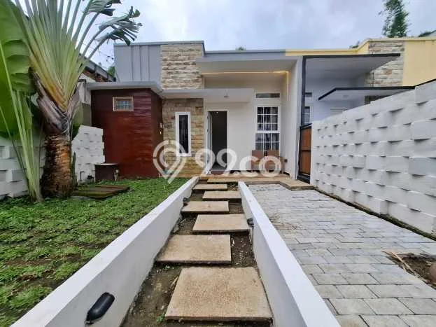 Rumah Elit Modern Tanpa Renovasi di Batu Malang Rumah Elit Modern Tanpa Renovasi di Batu Malang