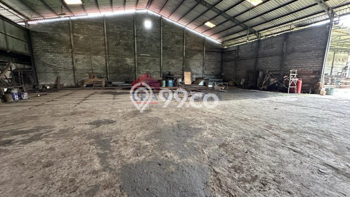 Gudang Dijual di Singosari LT 9448m2, LB 3500m2 untuk Investasi Gudang Dijual di Singosari LT 9448m2, LB 3500m2 untuk Investasi