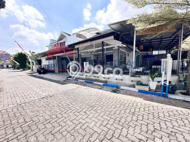 Rumah Modern 8 KT LT 314m2 di Araya Rumah Modern 8 KT LT 314m2 di Araya
