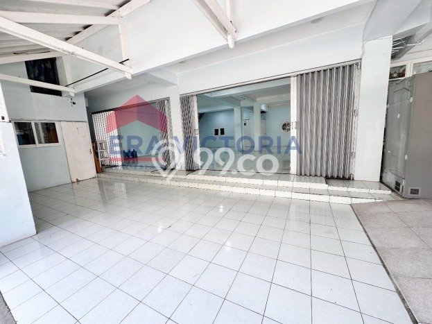 Rumah Modern 8 KT LT 314m2 di Araya Rumah Modern 8 KT LT 314m2 di Araya