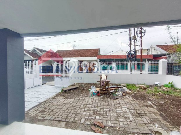 Rumah Cantik Siap Huni Di Blimbing Luas 100m2 Lokasi Strategis Rumah Cantik Siap Huni Di Blimbing Luas 100m2 Lokasi Strategis