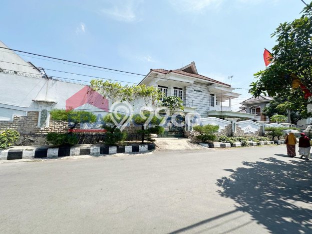 Rumah Mewah Siap Huni LT 699m2 di Blimbing, Malang Rumah Mewah Siap Huni LT 699m2 di Blimbing, Malang