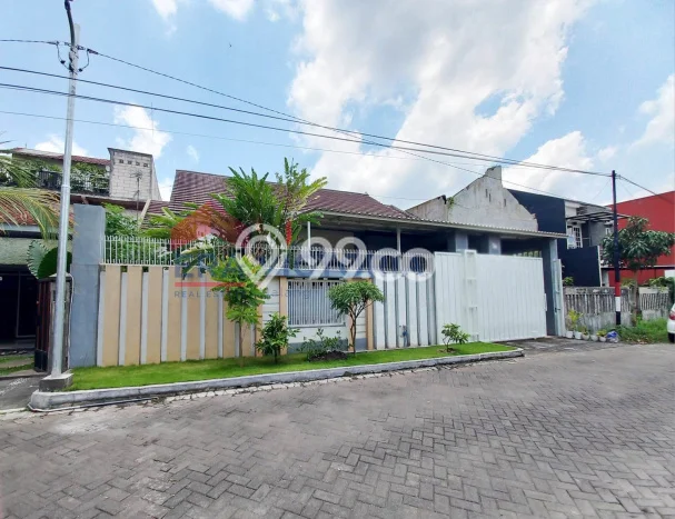 Rumah Mewah Dijual LT 300m2 di Blimbing, Malang Rumah Mewah Dijual LT 300m2 di Blimbing, Malang