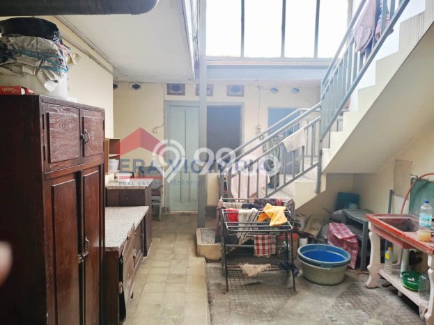 For Sale Rumah 6 Kamar Lokasi Ideal Bagus dan Strategis di Klojen For Sale Rumah 6 Kamar Lokasi Ideal Bagus dan Strategis di Klojen