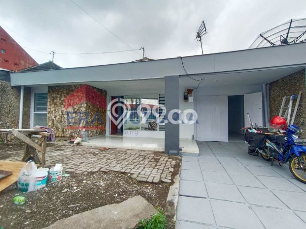 Rumah Cantik Siap Huni Di Blimbing Luas 100m2 Lokasi Strategis Rumah Cantik Siap Huni Di Blimbing Luas 100m2 Lokasi Strategis