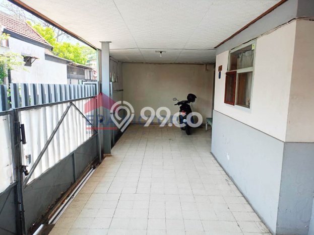 For Sale Rumah 6 Kamar Lokasi Ideal Bagus dan Strategis di Klojen For Sale Rumah 6 Kamar Lokasi Ideal Bagus dan Strategis di Klojen