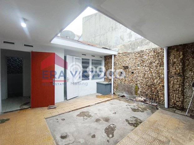 Rumah Cantik Siap Huni Di Blimbing Luas 100m2 Lokasi Strategis Rumah Cantik Siap Huni Di Blimbing Luas 100m2 Lokasi Strategis