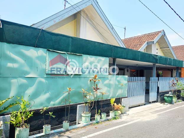 For Sale Rumah 6 Kamar Lokasi Ideal Bagus dan Strategis di Klojen For Sale Rumah 6 Kamar Lokasi Ideal Bagus dan Strategis di Klojen