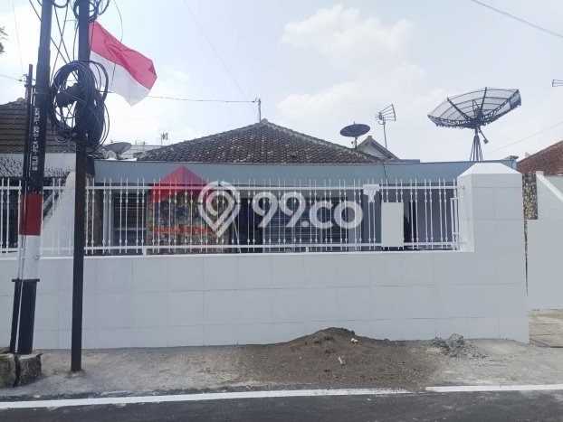 Rumah Cantik Siap Huni Di Blimbing Luas 100m2 Lokasi Strategis Rumah Cantik Siap Huni Di Blimbing Luas 100m2 Lokasi Strategis