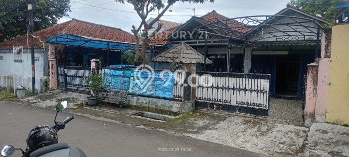 Lokasi strategis! Rumah siap pakai disewakan di Jombang LB 325m2 Lokasi strategis! Rumah siap pakai disewakan di Jombang LB 325m2