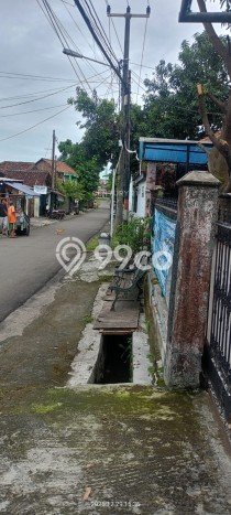 Lokasi strategis! Rumah siap pakai disewakan di Jombang LB 325m2 Lokasi strategis! Rumah siap pakai disewakan di Jombang LB 325m2