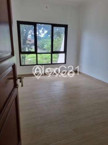 Siap Huni Hunian Elit 6 Kamar di Jagakarsa Dekat ke Mana Saja Siap Huni Hunian Elit 6 Kamar di Jagakarsa Dekat ke Mana Saja