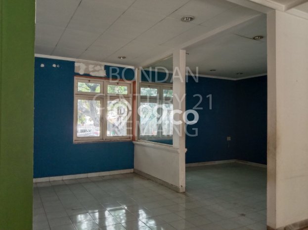 Rumah Kondisi Baik Disewakan di Kemang, Jakarta Selatan LT 758m2, LB 350m2 Rumah Kondisi Baik Disewakan di Kemang, Jakarta Selatan LT 758m2, LB 350m2