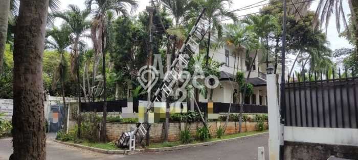 Disewakan Rumah Strategis di Kuningan LT 650m2 / LB 800m2 Siap Huni Disewakan Rumah Strategis di Kuningan LT 650m2 / LB 800m2 Siap Huni