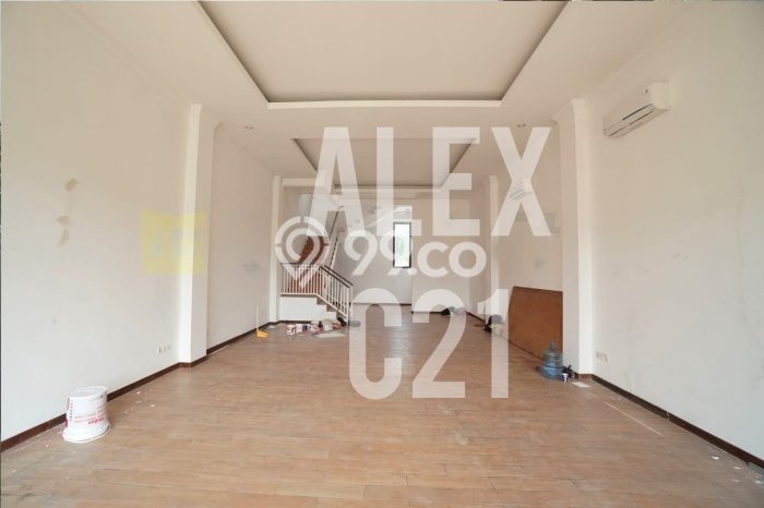 KEUNTUNGAN BERLIPAT! Ruko di , Luas 280m2m², Lokasi Jalan Utama KEUNTUNGAN BERLIPAT! Ruko di , Luas 280m2m², Lokasi Jalan Utama