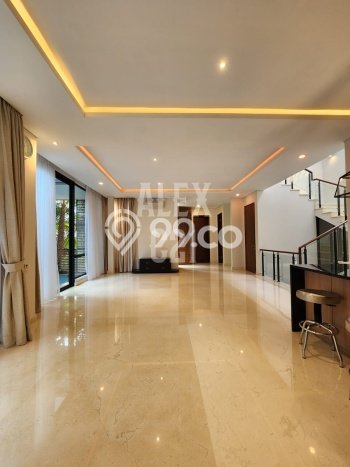 Ready to Use! Premium House LT 206m2 Desain Elegan di Cipete Ready to Use! Premium House LT 206m2 Desain Elegan di Cipete