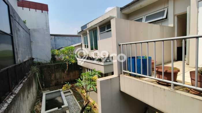 Rumah Mewah LB 400m2 Siap Huni Desain Elegan di Cipete, Jakarta Selatan Rumah Mewah LB 400m2 Siap Huni Desain Elegan di Cipete, Jakarta Selatan