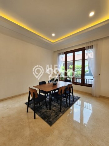 Rumah Elit LB 650m2 Siap Pakai Desain Elegan di Kemang, Jakarta Selatan Rumah Elit LB 650m2 Siap Pakai Desain Elegan di Kemang, Jakarta Selatan