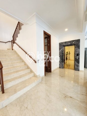 Rumah Elit LB 650m2 Siap Pakai Desain Elegan di Kemang, Jakarta Selatan Rumah Elit LB 650m2 Siap Pakai Desain Elegan di Kemang, Jakarta Selatan