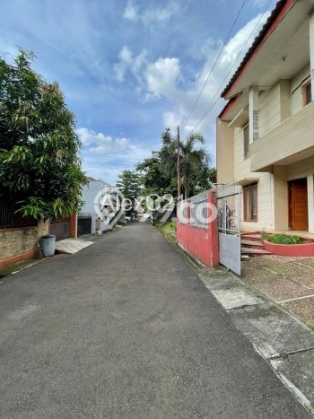 Rumah Mewah LB 250m2 Siap Pakai Desain Elegan di Pondok Ranji, Tangerang Rumah Mewah LB 250m2 Siap Pakai Desain Elegan di Pondok Ranji, Tangerang