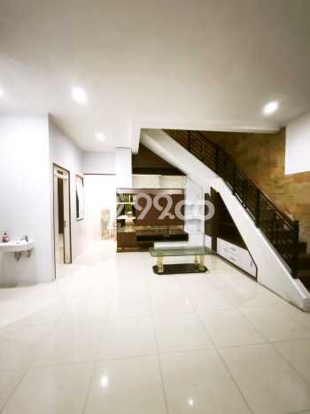 Lokasi strategis! Rumah siap pakai disewakan di Bojongloa Kidul LB 150m2 Lokasi strategis! Rumah siap pakai disewakan di Bojongloa Kidul LB 150m2