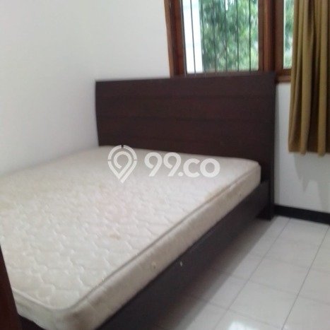Disewakan! Rumah 4 Kamar Tidur &
2 Kamar Mandi di Setra Duta, Bandung Disewakan! Rumah 4 Kamar Tidur &
2 Kamar Mandi di Setra Duta, Bandung