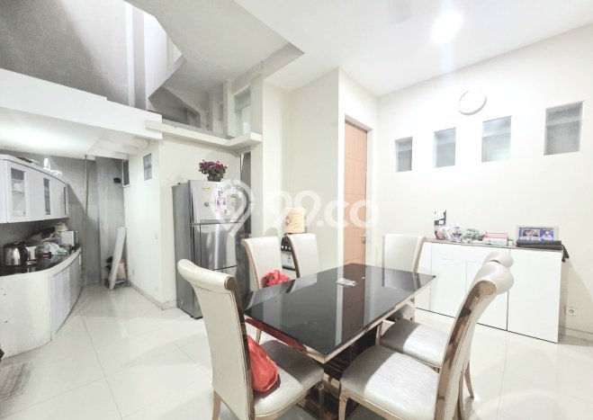 Dijual Cepat Rumah Bagus Siap Huni LB 180m2 di Banyumanik, Semarang Dijual Cepat Rumah Bagus Siap Huni LB 180m2 di Banyumanik, Semarang