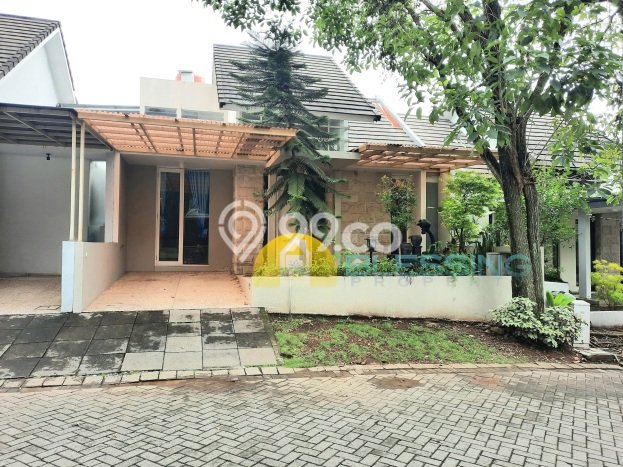 Lokasi strategis! Rumah siap pakai disewakan di Banyumanik LB 175m2 Lokasi strategis! Rumah siap pakai disewakan di Banyumanik LB 175m2