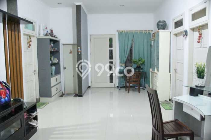Rumah Mewah LB 180m2 Siap Huni Desain Elegan di Plombokan, Semarang Rumah Mewah LB 180m2 Siap Huni Desain Elegan di Plombokan, Semarang