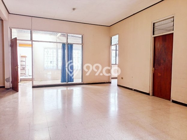 Rumah Modern di Plombokan, Semarang, LT 255m2m² LB 240m2m² Rumah Modern di Plombokan, Semarang, LT 255m2m² LB 240m2m²