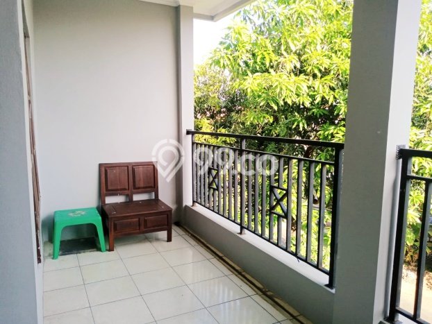 Jual Rumah Bagus Siap Huni LB 174m2 di Banyumanik, Semarang Jual Rumah Bagus Siap Huni LB 174m2 di Banyumanik, Semarang
