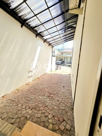 Rumah Elit Modern Siap Huni di Candi Golf Semarang Rumah Elit Modern Siap Huni di Candi Golf Semarang
