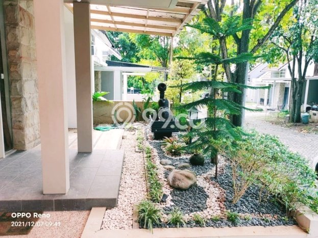 Lokasi strategis! Rumah siap pakai disewakan di Banyumanik LB 175m2 Lokasi strategis! Rumah siap pakai disewakan di Banyumanik LB 175m2