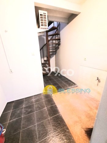 Rumah di Banyumanik, Akses ke Pusat Kota, 5 KT, Luas 200m2m² Bangunan 150m2m² Rumah di Banyumanik, Akses ke Pusat Kota, 5 KT, Luas 200m2m² Bangunan 150m2m²