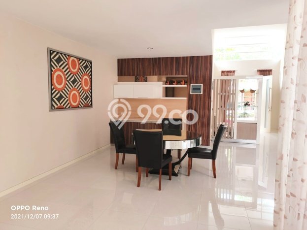 Lokasi strategis! Rumah siap pakai disewakan di Banyumanik LB 175m2 Lokasi strategis! Rumah siap pakai disewakan di Banyumanik LB 175m2