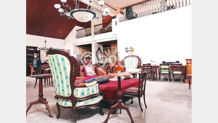 Lokasi strategis! Rumah siap huni disewakan di Gajah Mungkur LB 700m2 Lokasi strategis! Rumah siap huni disewakan di Gajah Mungkur LB 700m2