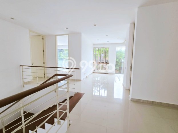 Siap Huni Rumah Mewah 6 Kamar di Banyumanik Dekat ke Mana Pun Siap Huni Rumah Mewah 6 Kamar di Banyumanik Dekat ke Mana Pun