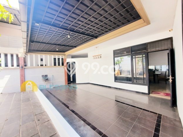 Rumah Mewah Siap Huni LT 287m2 di Banyumanik, Semarang Rumah Mewah Siap Huni LT 287m2 di Banyumanik, Semarang