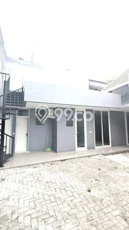 Rumah Modern Minimalis 4 Kamar Siap Huni di Banyumanik Rumah Modern Minimalis 4 Kamar Siap Huni di Banyumanik