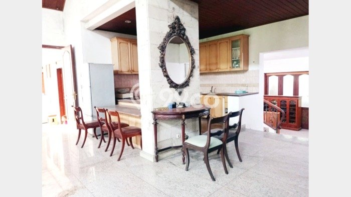 Lokasi strategis! Rumah siap huni disewakan di Gajah Mungkur LB 700m2 Lokasi strategis! Rumah siap huni disewakan di Gajah Mungkur LB 700m2