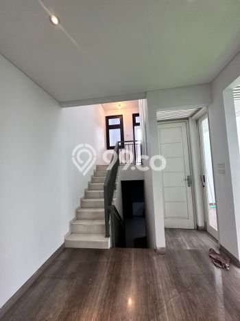 Siap Huni Rumah Mewah 5 Kamar di Kebayoran Lama Dekat ke Mana Saja Siap Huni Rumah Mewah 5 Kamar di Kebayoran Lama Dekat ke Mana Saja
