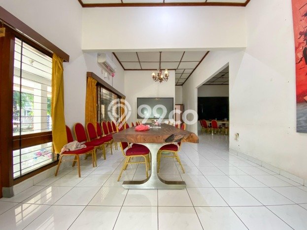 Rumah 4 Kamar Siap Huni Disewakan di Kebayoran Baru Harga Kompetitif Rumah 4 Kamar Siap Huni Disewakan di Kebayoran Baru Harga Kompetitif
