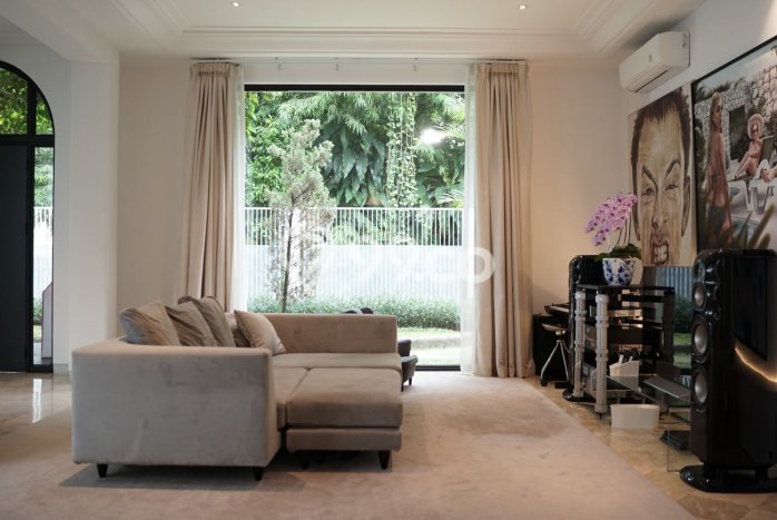 Rumah area Kebayoran Baru, 4 KM, Lingkungan Strategis, LT 596m² LB 485m² Rumah area Kebayoran Baru, 4 KM, Lingkungan Strategis, LT 596m² LB 485m²