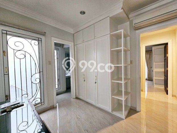 Rumah di Pondok Indah, 4 KM, Pemandangan Kota, LT 300m² Bangunan 450m² Rumah di Pondok Indah, 4 KM, Pemandangan Kota, LT 300m² Bangunan 450m²