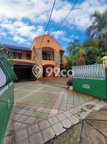 Disewakan! Rumah 7 Kamar Tidur &
6 Kamar Mandi di Lebak Bulus, Jakarta Selatan Disewakan! Rumah 7 Kamar Tidur &
6 Kamar Mandi di Lebak Bulus, Jakarta Selatan