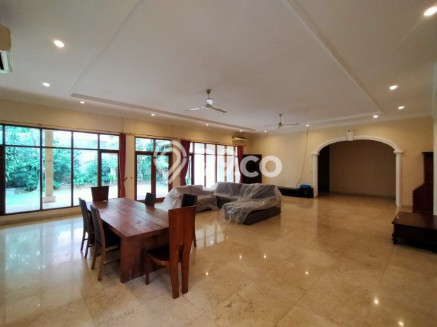 Hunian Ideal dengan LT 960m2 & LB 400m2 Disewakan di Jeruk Purut Hunian Ideal dengan LT 960m2 & LB 400m2 Disewakan di Jeruk Purut
