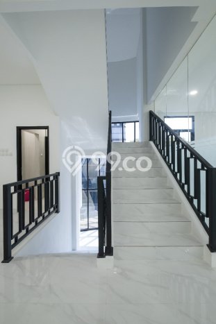 Kantor Disewakan Kawasan Kebayoran Baru, Luas 1200m², Lingkungan Komersial Kantor Disewakan Kawasan Kebayoran Baru, Luas 1200m², Lingkungan Komersial