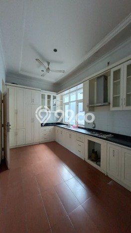 Rumah di Kemang, Akses ke Pusat Kota, LT 850m² Rumah di Kemang, Akses ke Pusat Kota, LT 850m²