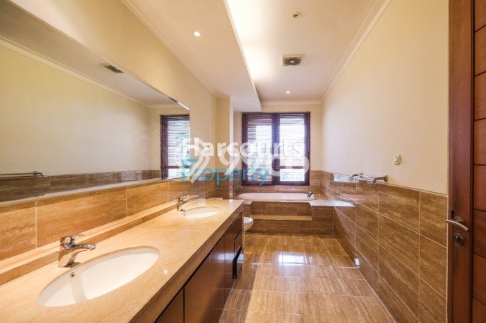 Jual Rumah Luas Elegan Dengan View Cantik di Kemang, Jakarta Selatan Jual Rumah Luas Elegan Dengan View Cantik di Kemang, Jakarta Selatan