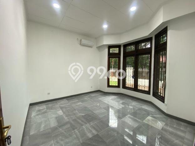 Lokasi strategis! Rumah siap pakai disewakan di Kebayoran Baru LB 400m2 Lokasi strategis! Rumah siap pakai disewakan di Kebayoran Baru LB 400m2